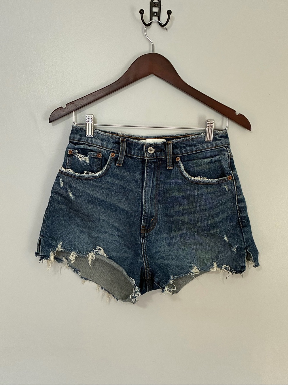 Abercrombie & Fitch Distressed high rise mom shorts curve love women’s 27/4